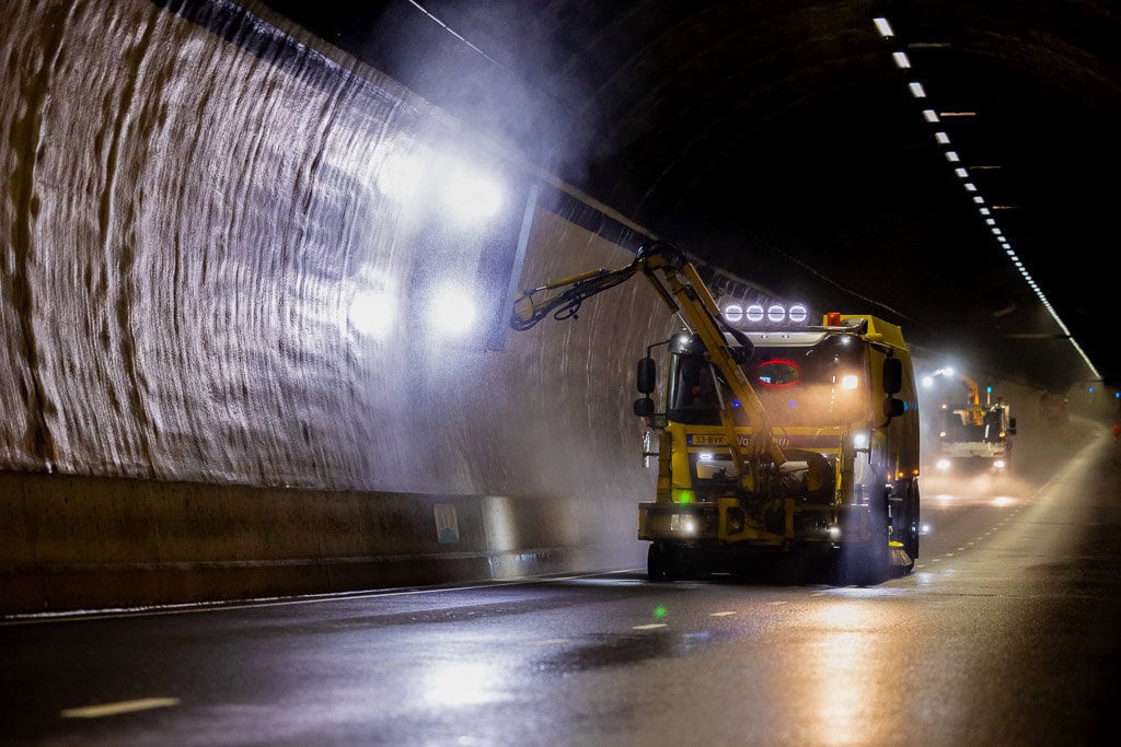 Een Vreesmachine die de wanden van de Hubertustunnel glad maakt